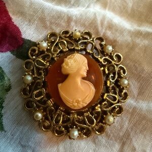 Vintage Gold Cameo Brooch